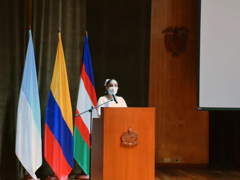 Programa de Enfermería realizó la primera imposición de tocas y botones a sus estudiantes