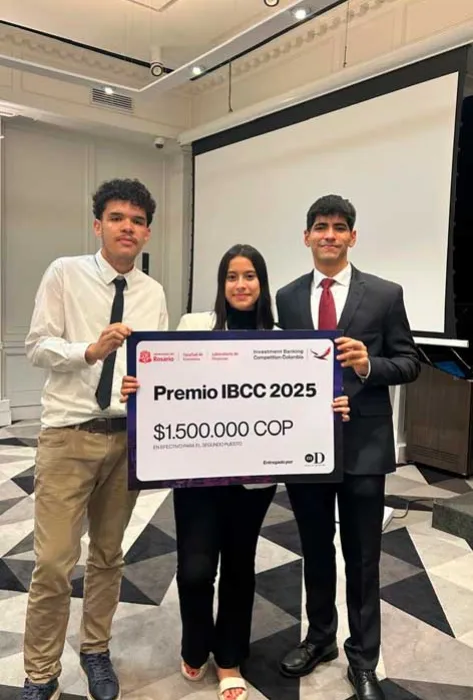 Estudiantes de Finanzas obtienen segundo lugar en concurso de banca de inversión Estudiantes de Finanzas obtienen segundo lugar en concurso de banca de inversión